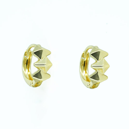 Stud earring in gold finish