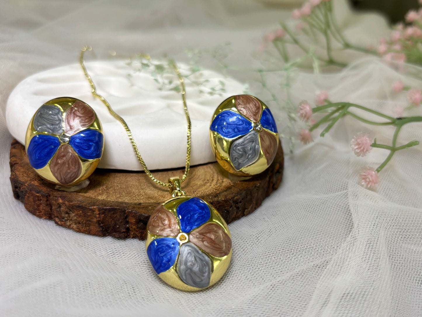 Boho-chic enamel pendant set