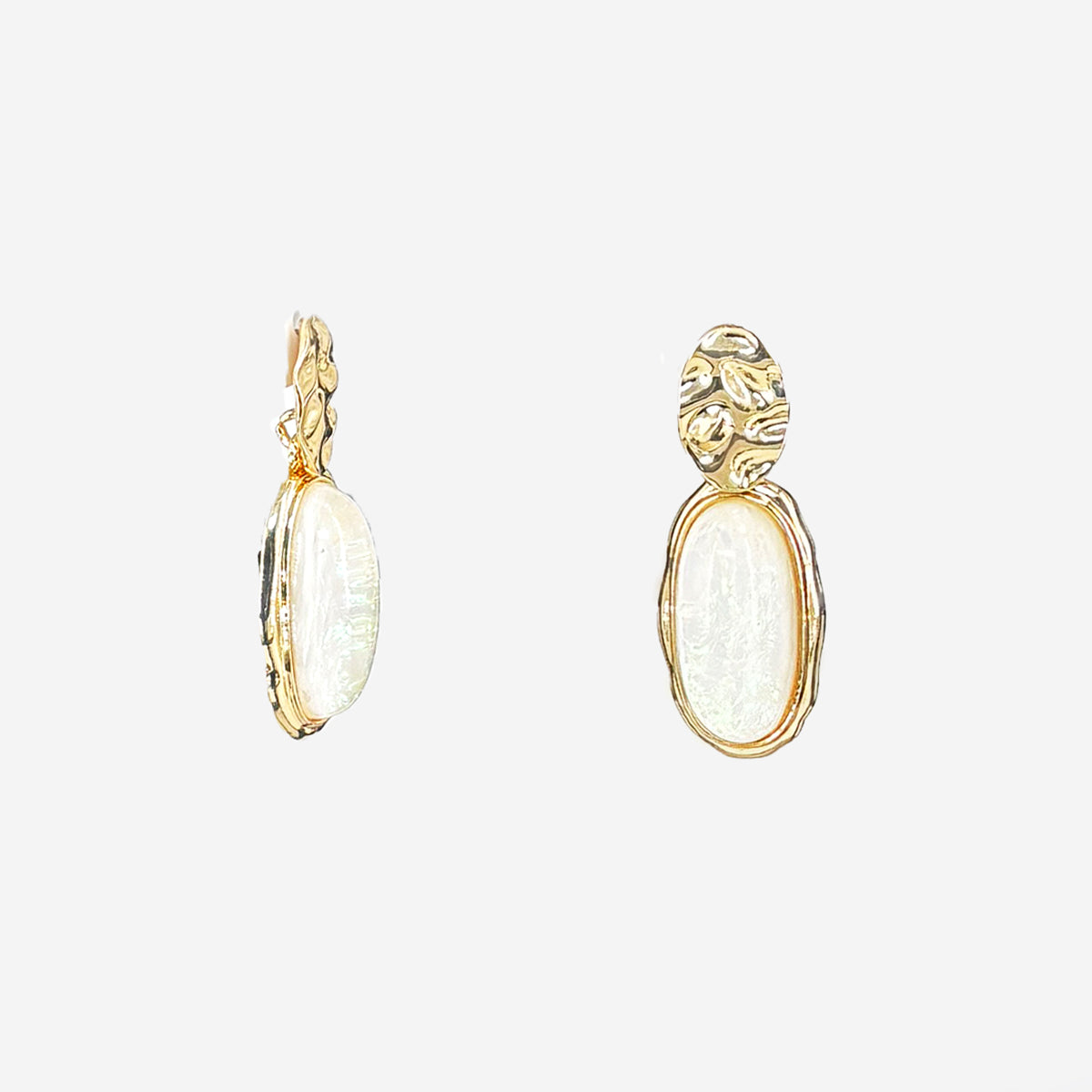 Long drop earrings in elegant pearl gold