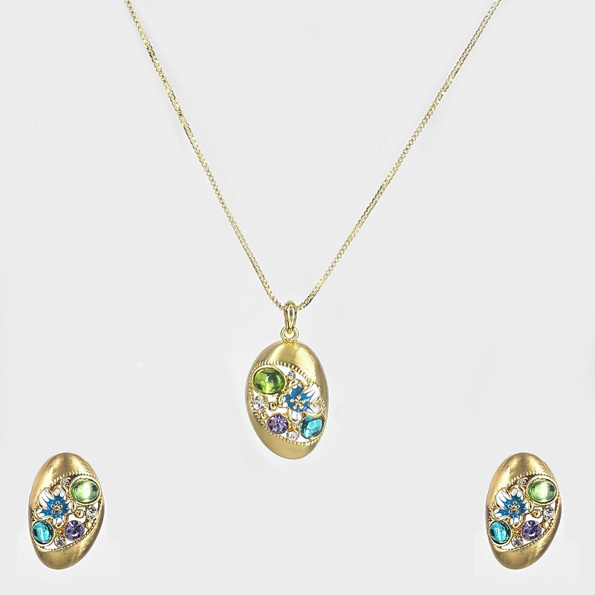 Gold pendant set with dazzling stones