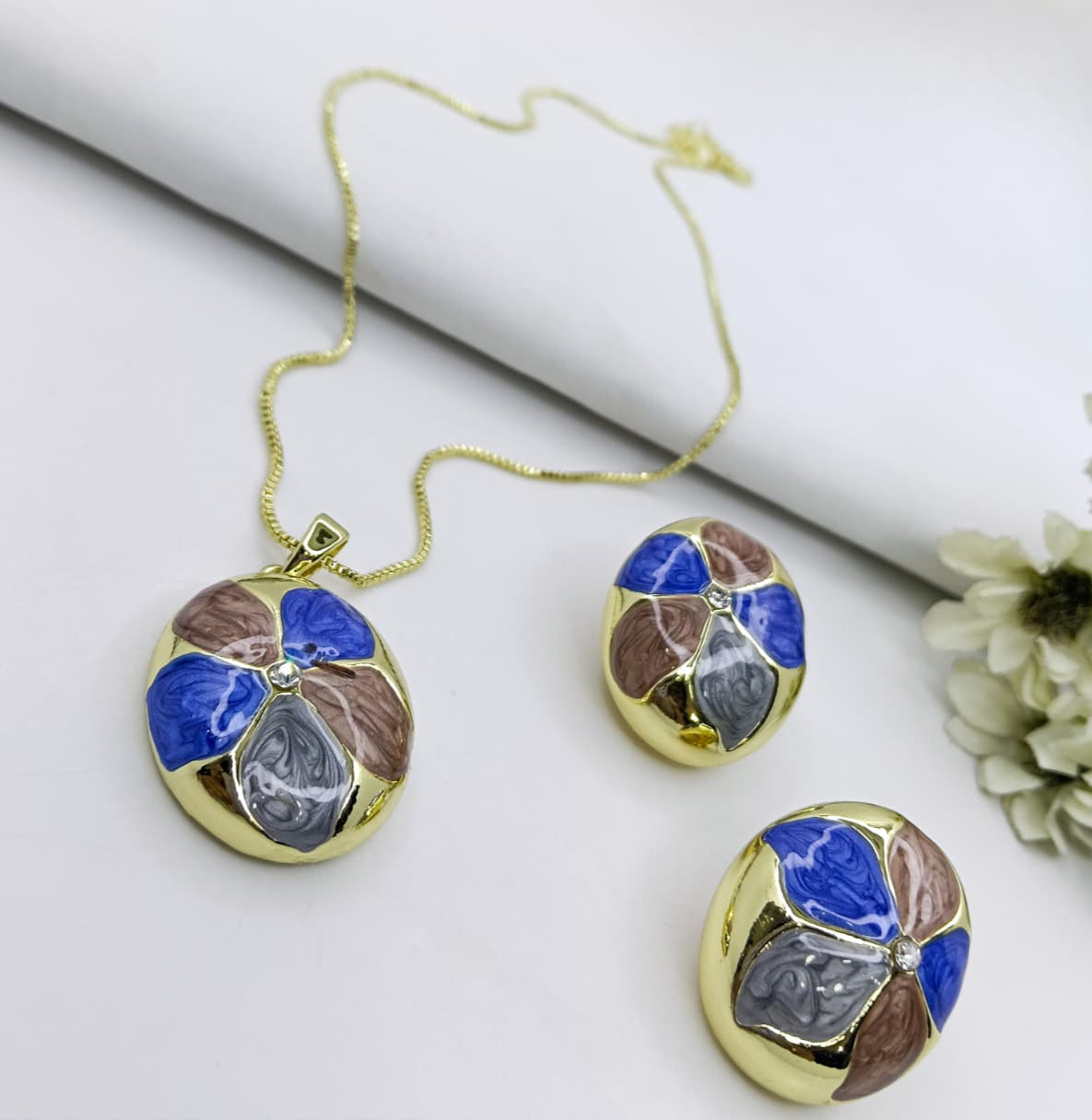 Boho-chic enamel pendant set